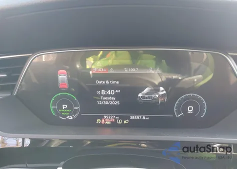 2019 Audi E-Tron Premium Plus z USA, uszkodzony, nr VIN WA1VAAGE7KB005367